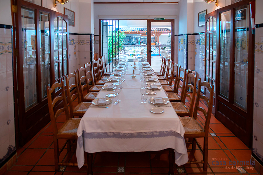 Mesa imperial en una de las salitas privadas